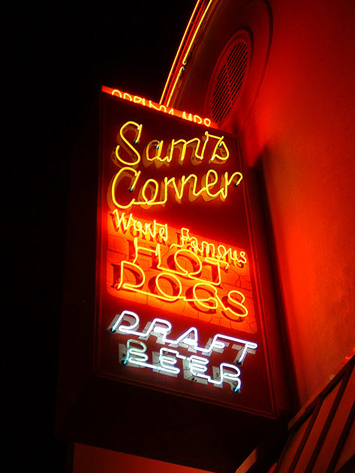 Try Sams Corner Hot Dogs for late night snacks and drinks in Myrtle Beach